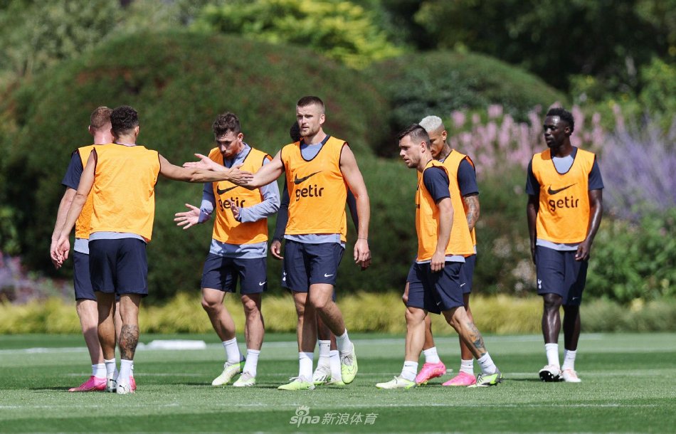 轻阵容在压 轻阵容在压