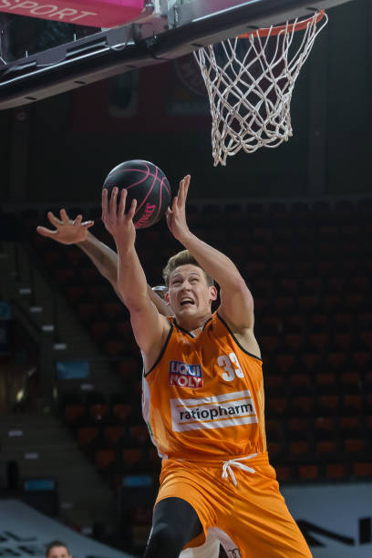 与的防守理 与的防守理